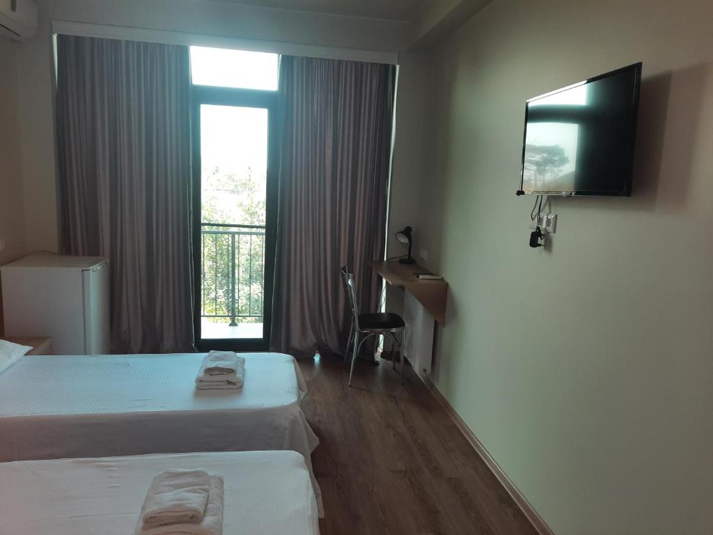 Ein Bett oder Betten in einem Zimmer der Unterkunft Delta Hotel