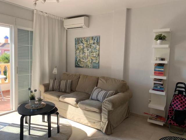 A seating area at Apartamento Marina Port sea view