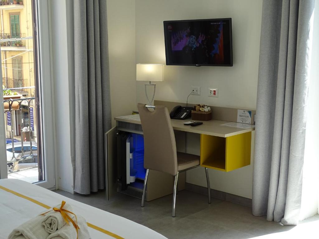 TV a/nebo společenská místnost v ubytování Le Quattro Stagioni - Rooms & Suites