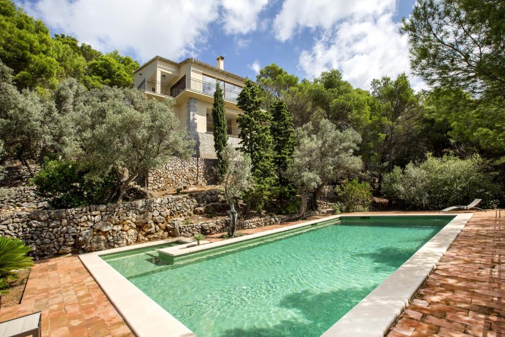a swimming pool in front of a house at Sa Casa des Mirador in Fornalutx