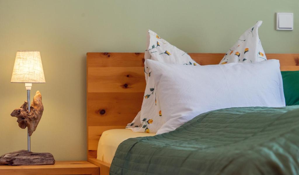 Postel nebo postele na pokoji v ubytování Ferienwohnung Leuner