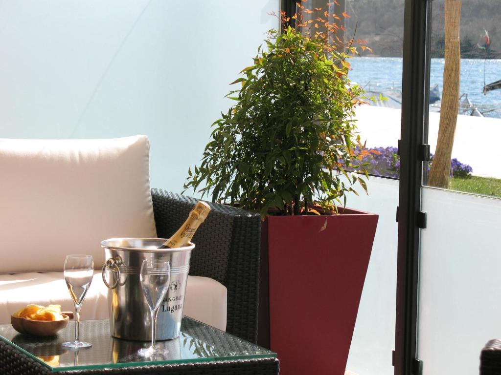 Výhled na řeku, která protéká v blízkosti hotelu
