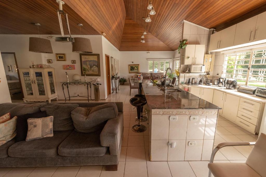  Casa com WiFi e lazer em Campina Grande do Sul