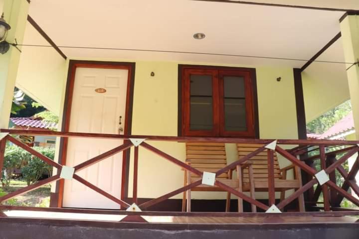 Mookies Bungalows - Sala Regina Con Vista Da Giardino