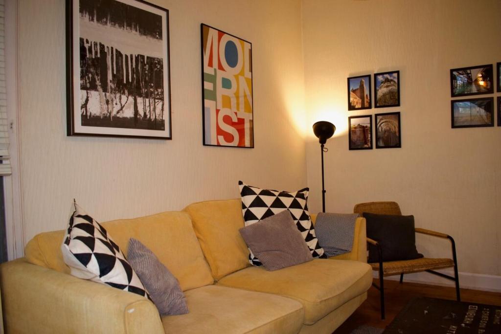 Posezení v ubytování Central 3 Bedroom next to Leafy Meadows
