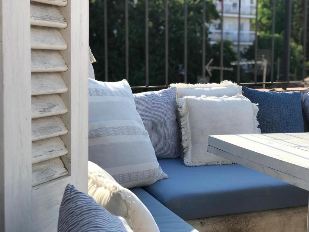 Posedenie v ubytovaní Lets Holidays Charming fisherman house with terrace