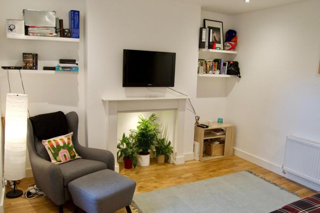Trendy 1 Bed Flat Sleeping 4 in Charming Fulham