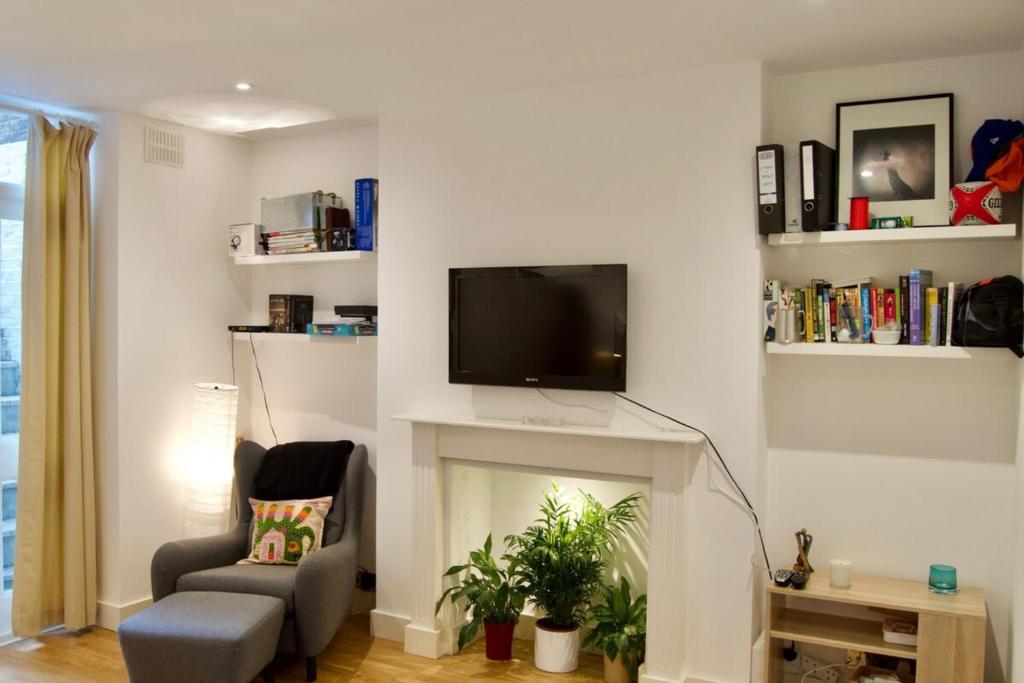 Trendy 1 Bed Flat Sleeping 4 in Charming Fulham