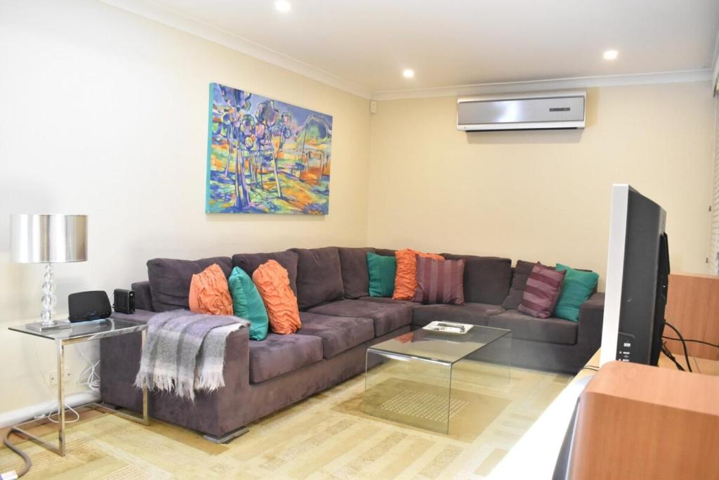 Gallery image of Bright 2 Bedroom Apartment In A Great Location in Perth