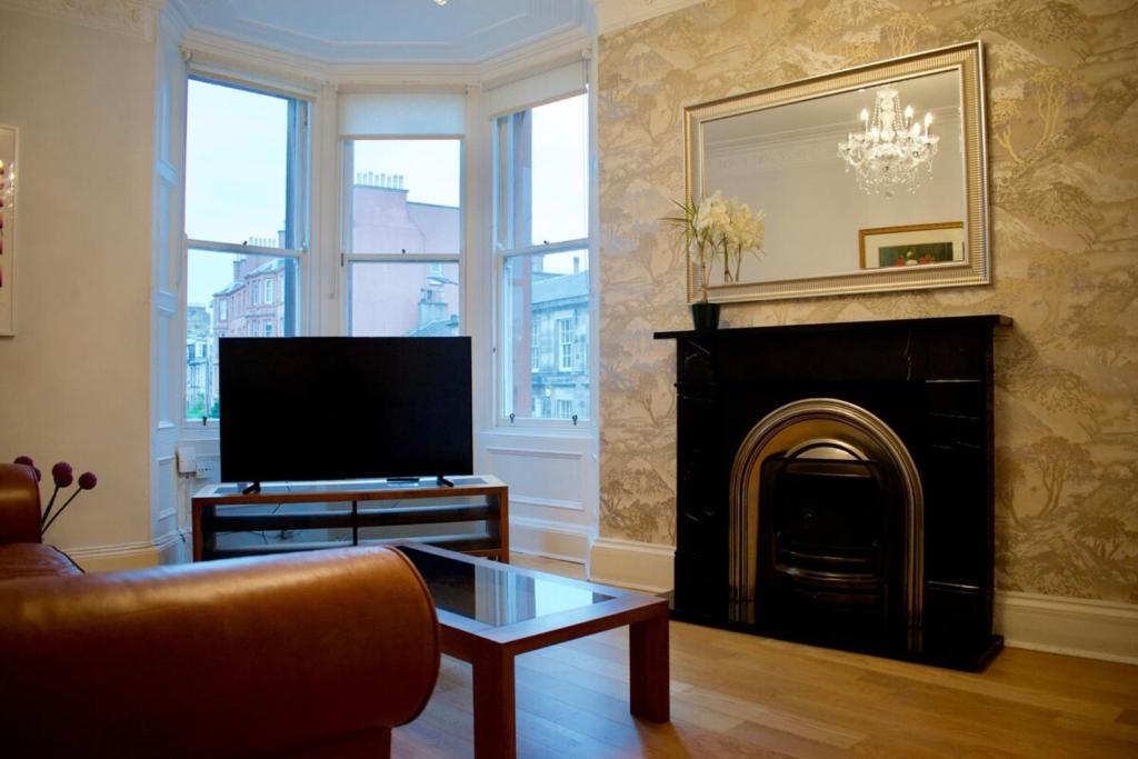 Traditional 2BD Flat views of Portobello Beach