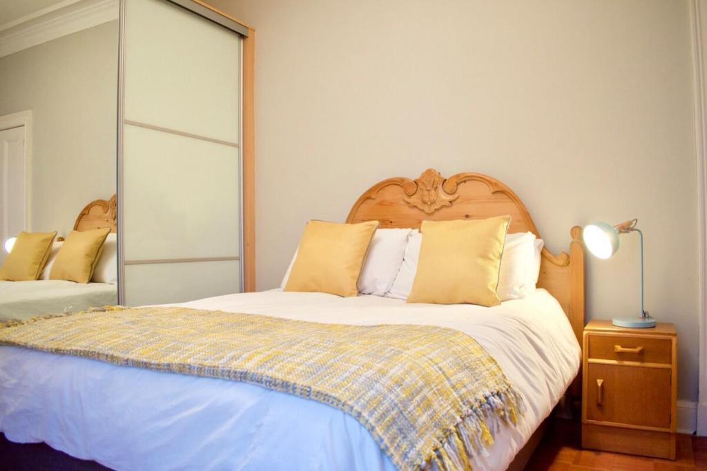Traditional 2BD Flat views of Portobello Beach