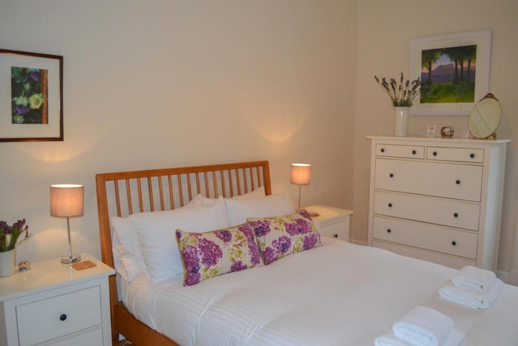 Beautiful Stockbridge Garden Apartment