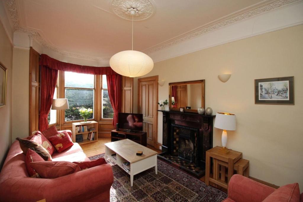 Classic Edinburgh Flat Close to City Centre! SALE!