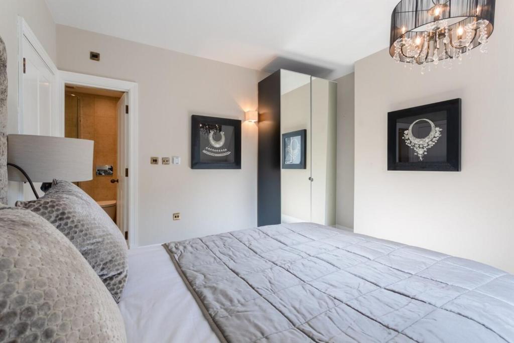 2 Bedroom Flat in Mayfair