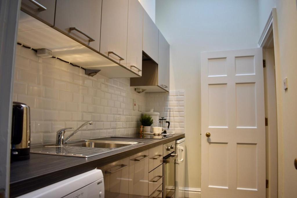 Newly refurbished 2 bedroom townhouse in Dublin 4