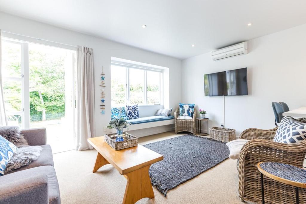 Light-filled Newly Renovated 3 Bedroom Villa in Remuera - Housity