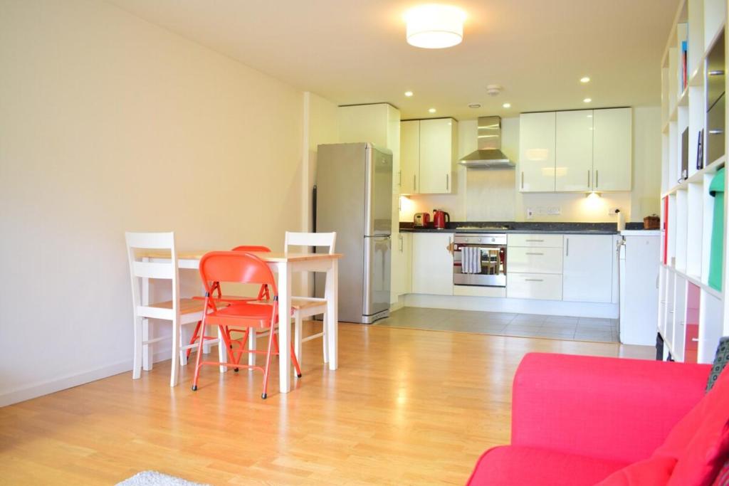 Spacious 2Bed Apartment in Great Location