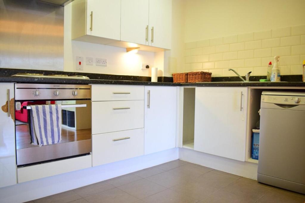 Spacious 2Bed Apartment in Great Location