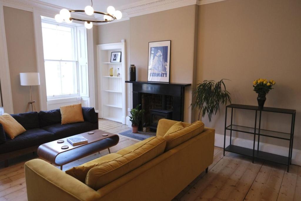 Contemporary Georgian 2BD Flat in Trendy Leith
