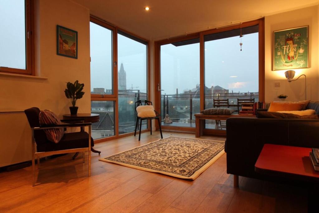 Central Penthouse Apartment by the River Liffey