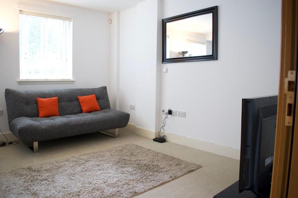 Super Central City Apartment - 1 Bedroom Sleeps 4