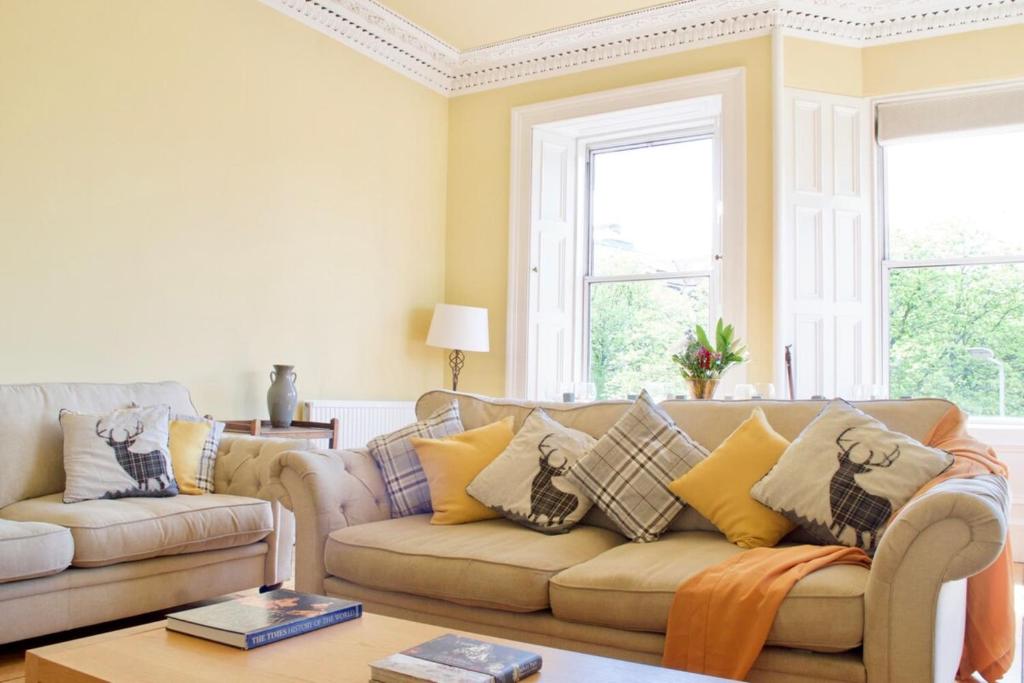 Bright spacious comfortable Old Town flat