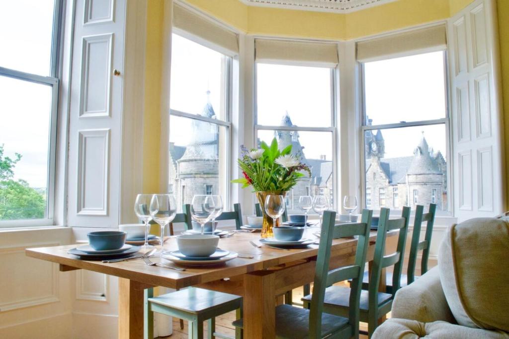 Bright spacious comfortable Old Town flat