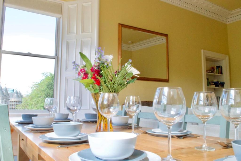 Bright spacious comfortable Old Town flat