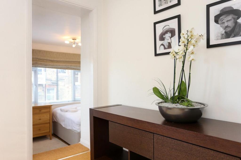 Postel nebo postele na pokoji v ubytování Professionally Cleaned 1 Bed flat in South Kensington