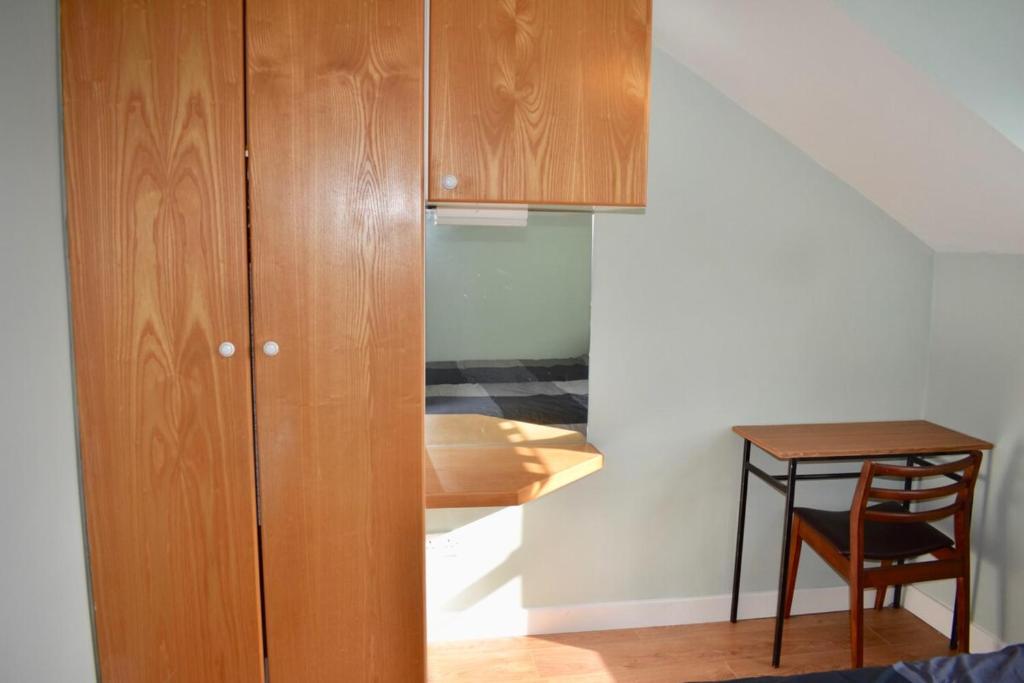 Dublin 8 with parking- sleeps 4