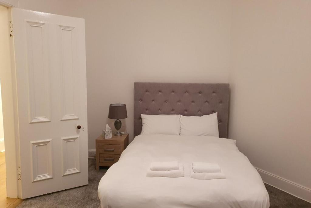 Bright and Modern Flat in the centre of Edinburgh
