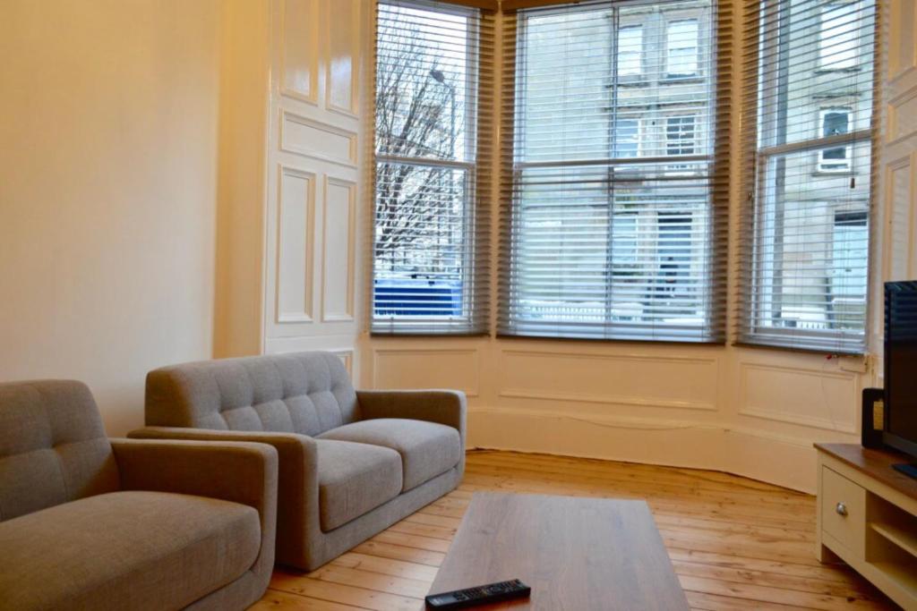 Bright and Modern Flat in the centre of Edinburgh