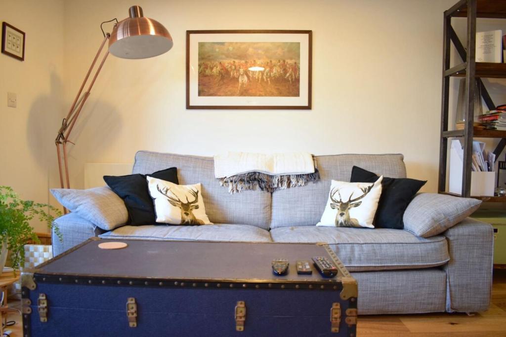 Cosy Modern 1BD Flat Moments from Riverside