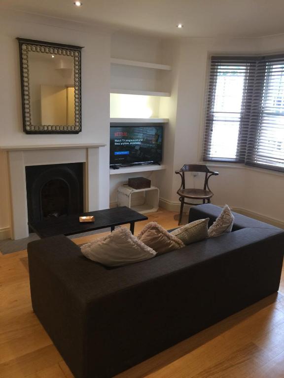 Spacious 1 Bedroom Flat in Fulham max4