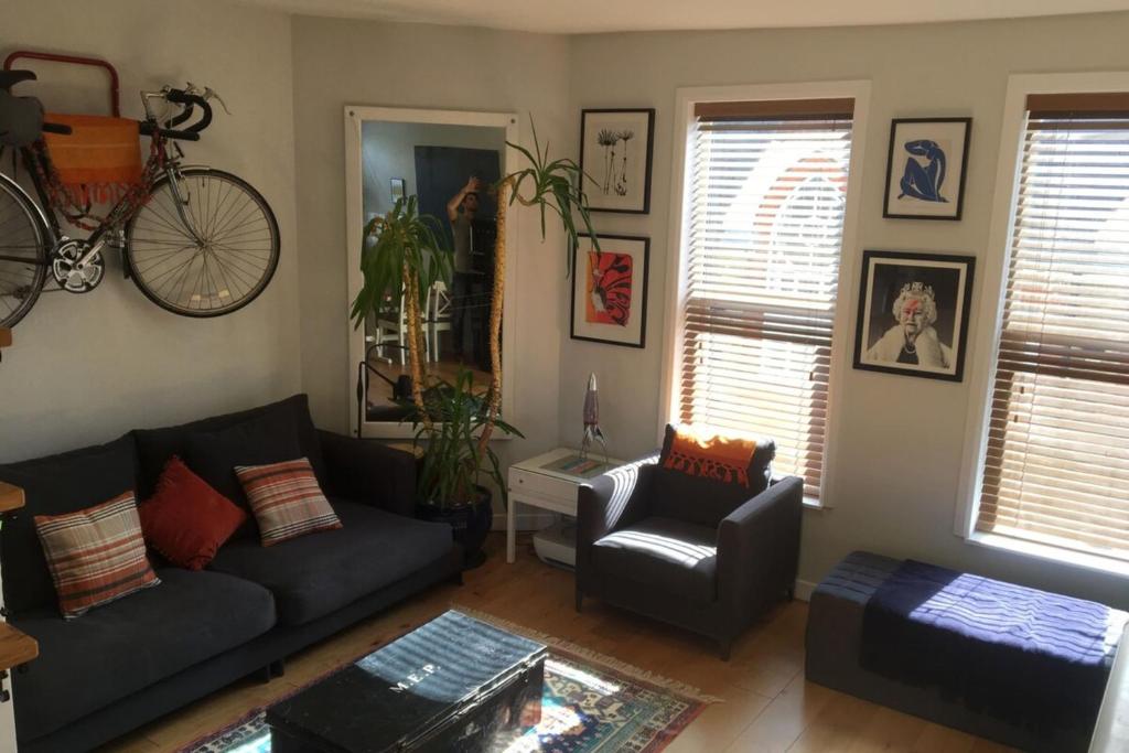 Charming 1Bed 1 Min from tube Parking permit