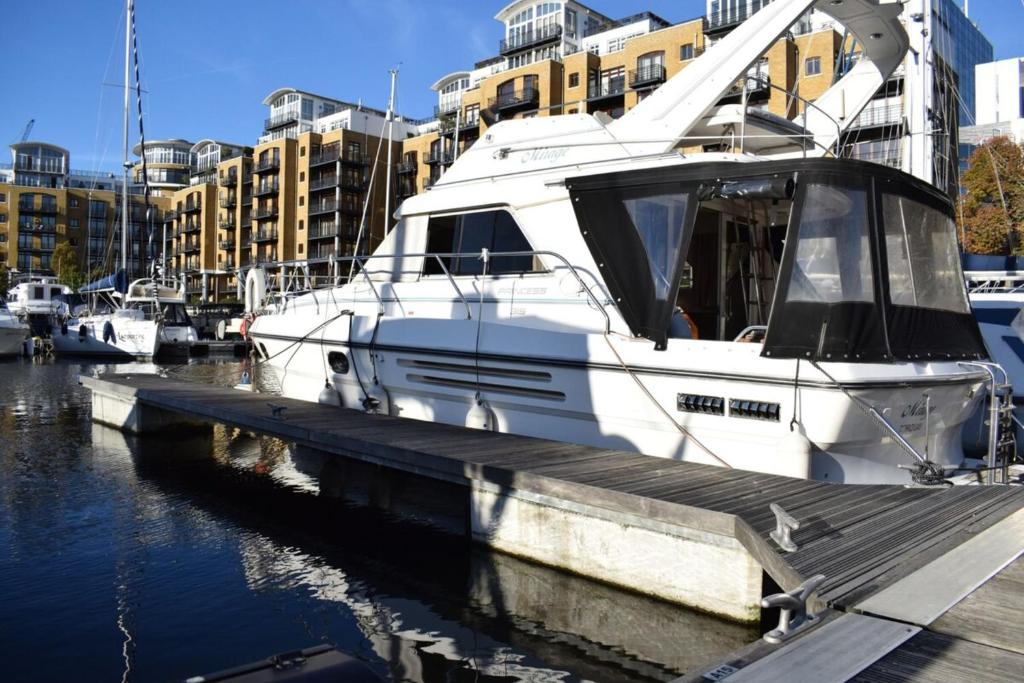 Princess Accommodation St Kats Docks Tower Bridge