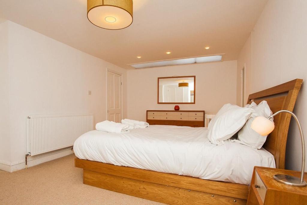 Bright Modern 2 Bed Garden Flat St Johns Wood