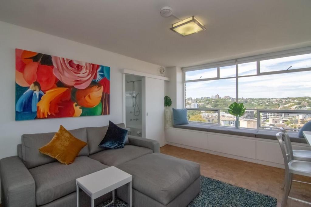 Gallery image of Bright 1 Bedroom Studio with Amazing City Views in Sydney