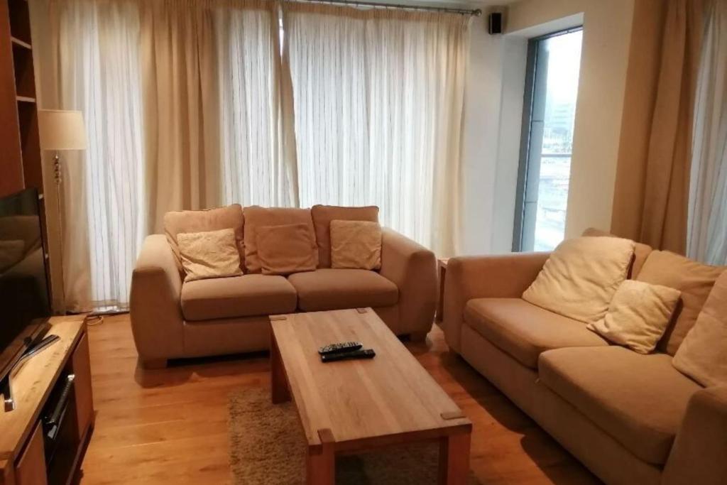 Amazing & Central 2-Bed Apartment -IFSC Docks