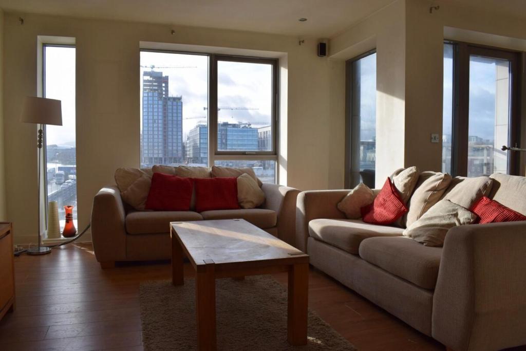 Amazing & Central 2-Bed Apartment -IFSC Docks
