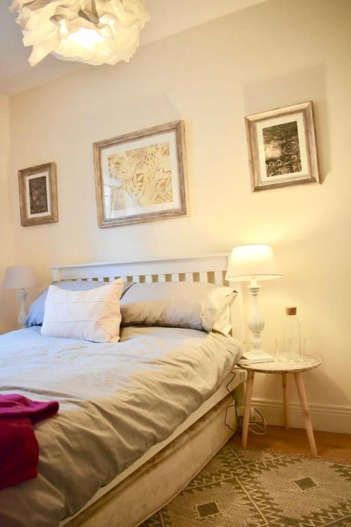 Cosy and Comfortable Apt great location & parking