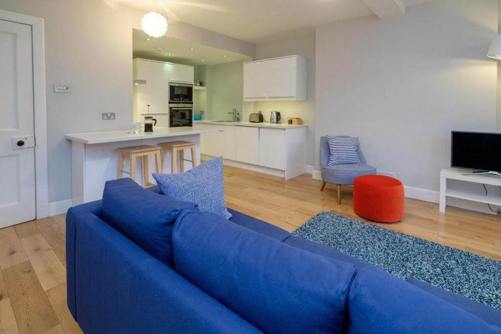 Contemporary Georgian flat with Private Garden