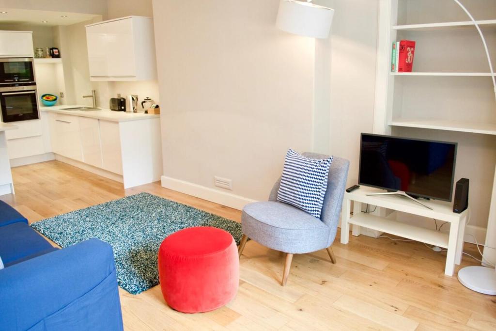 Contemporary Georgian flat with Private Garden