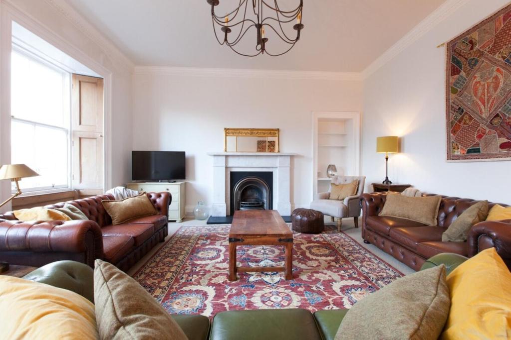 Traditional Luxury Apartment Sleeps 10, Edinburgh (updated prices 2024)