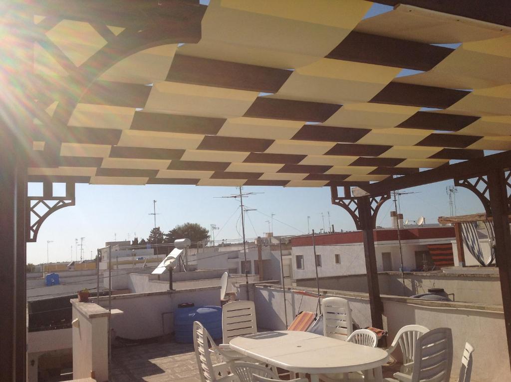 A balcony or terrace at Casa vacanze a Pescoluse (80 mt dal mare)