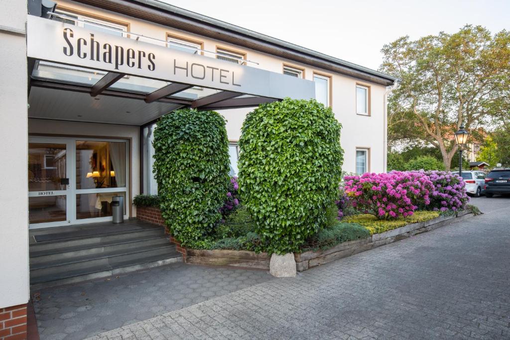 a building with a sign that reads sedaughters hotel at Hotel Schaper in Celle