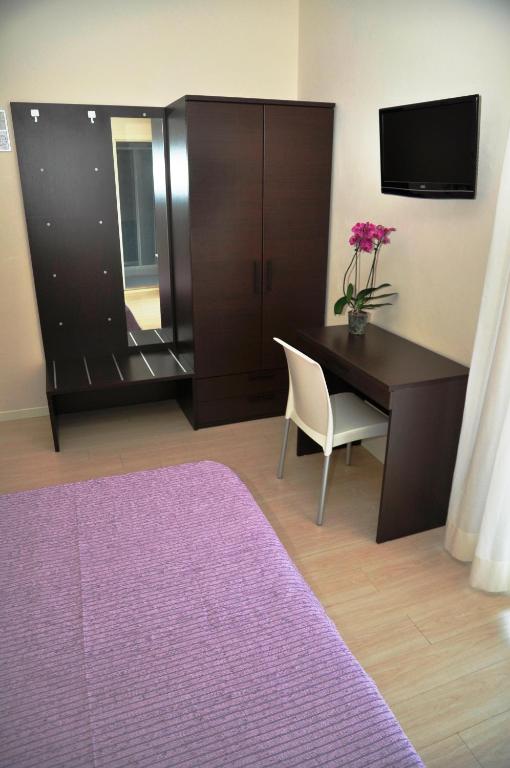 A television and/or entertainment centre at Hotel Lugano