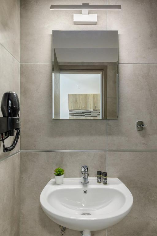 Sunshine Apartments - 5