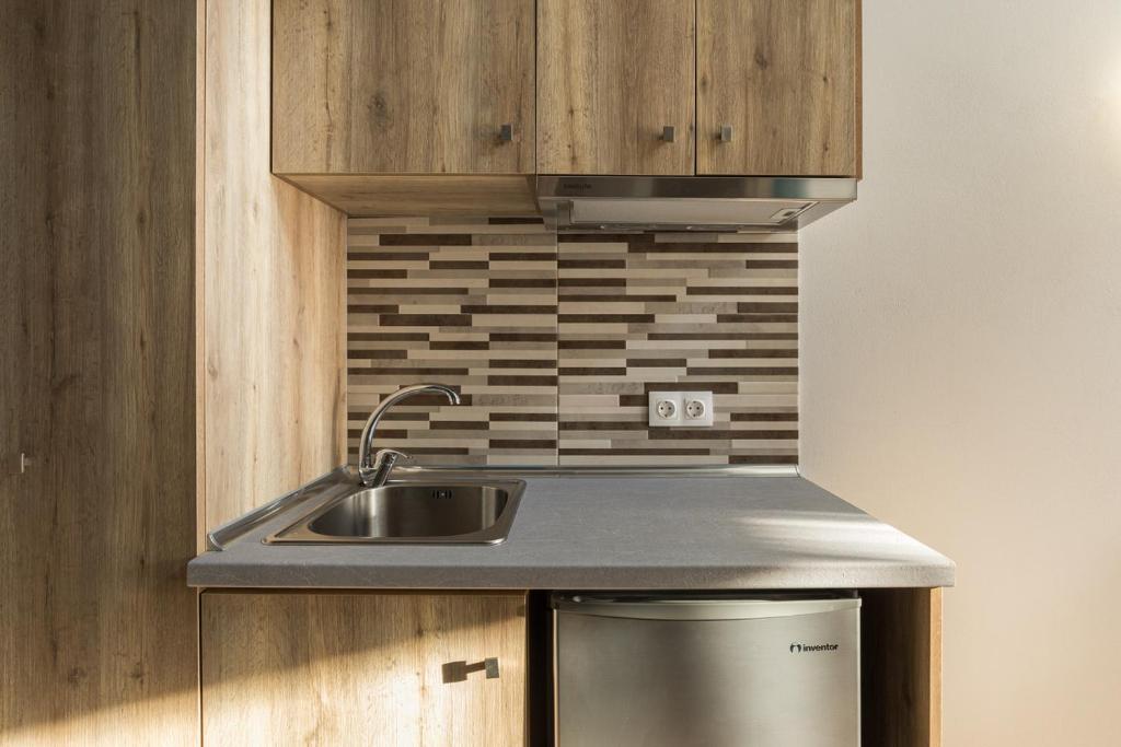 Sunshine Apartments - 4