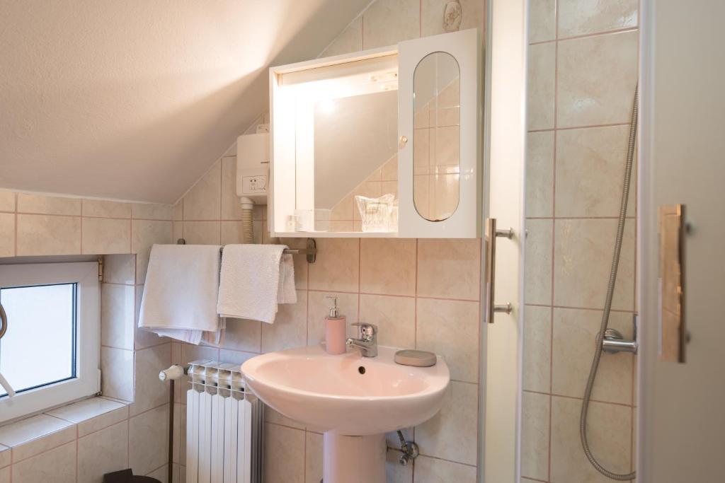 Guest House Bagi - Habitación Individual Con Baño